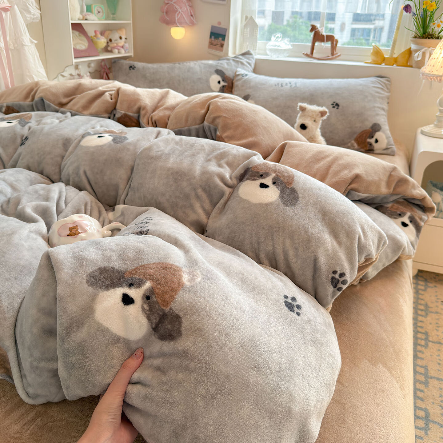 猫人（MiiOW）牛奶绒床上四件套 冬季双面加厚绒床单被套罩单双人床品三件套 冬日狗【高克重牛奶绒加倍保暖】 1.5/1.8 床单款 四件套（被套200*230）