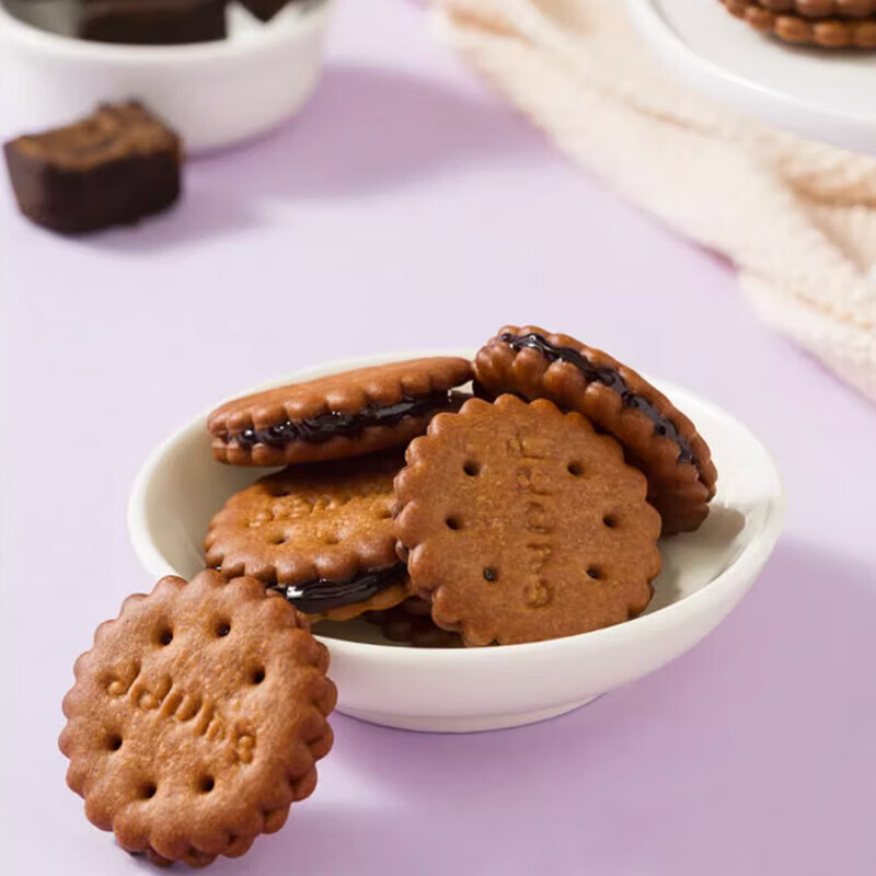 冬己夹心咸蛋黄饼干网红黑糖麦芽糖焦糖小圆饼办公室休闲零食小吃 【大包装】黑糖500g*1袋