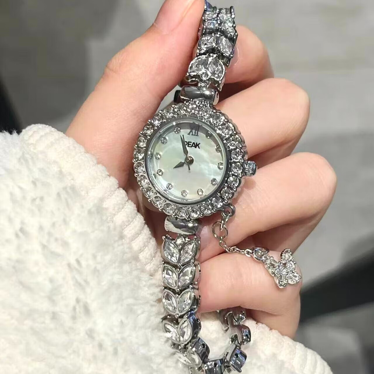 匹克女士手表防水高颜值气质轻奢休闲运动石英表百搭女生个性高档腕表 YB14125G1【银白蝴蝶】