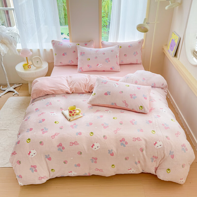 伊路卡新款牛奶绒四件套秋冬季保暖珊瑚绒床上用品儿童被套床单 草莓猫咪 2米床 四件套 床单款 （被套220*240cm）