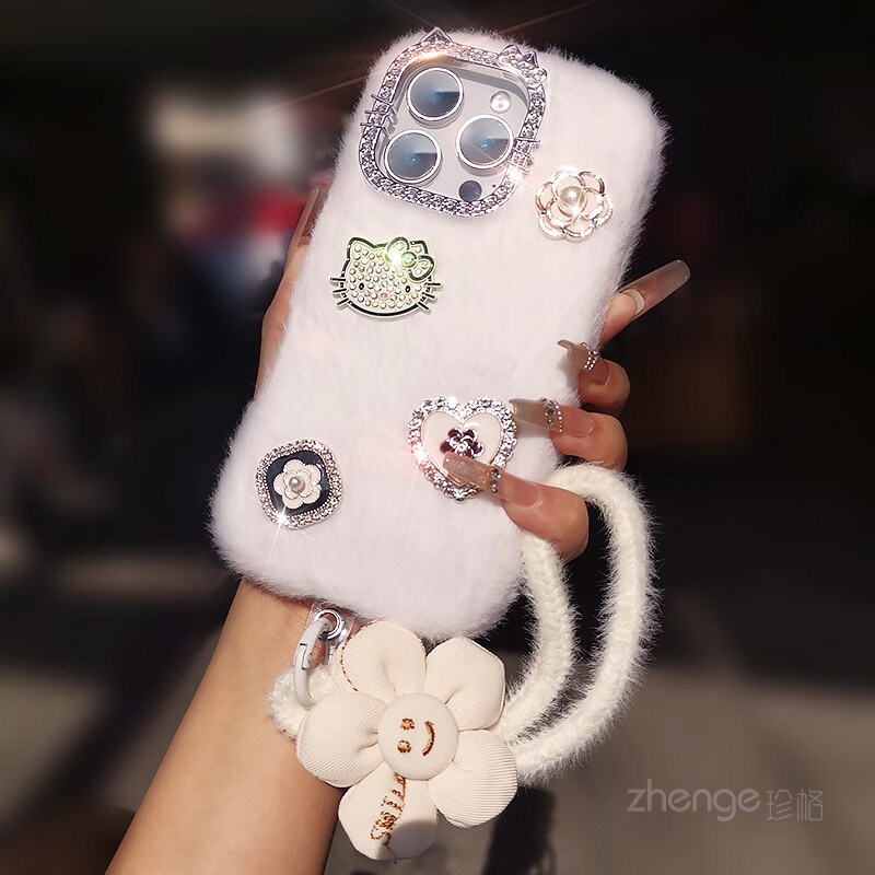 欣珠可爱猫猫毛绒手机壳带手腕挂绳适用于苹果15iphone16Promax全包防摔IP15plus卡通保护套时尚秋冬季 白色-可爱猫小香风毛绒壳+毛绒手绳 iPhone 16 Pro Max