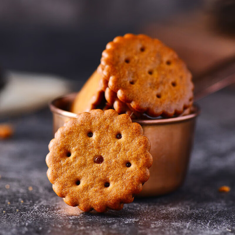 冬己夹心咸蛋黄饼干网红黑糖麦芽糖焦糖小圆饼办公室休闲零食小吃 【大包装】黑糖500g*1袋