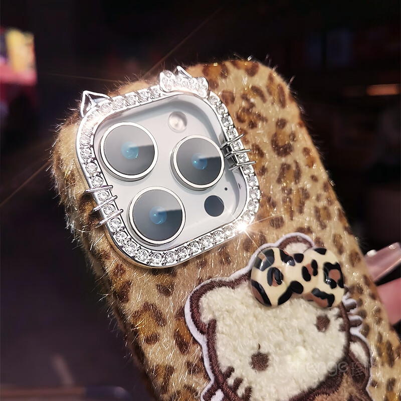 欣珠可爱猫豹纹毛绒手机壳女款适用于苹果15iphone16Promax全包防摔IP15plus带手腕挂绳卡通保护套时尚 可爱猫豹纹毛绒壳+豹纹手绳 iPhone 16 Pro Max