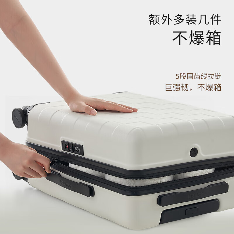 爱华仕(OIWAS)方糖箱大容量轻便拉杆箱密码登机行李箱旅行高颜值皮箱 黑色 【加厚PC】 【耐磨抗摔】 24英寸 【3-5天中途行】