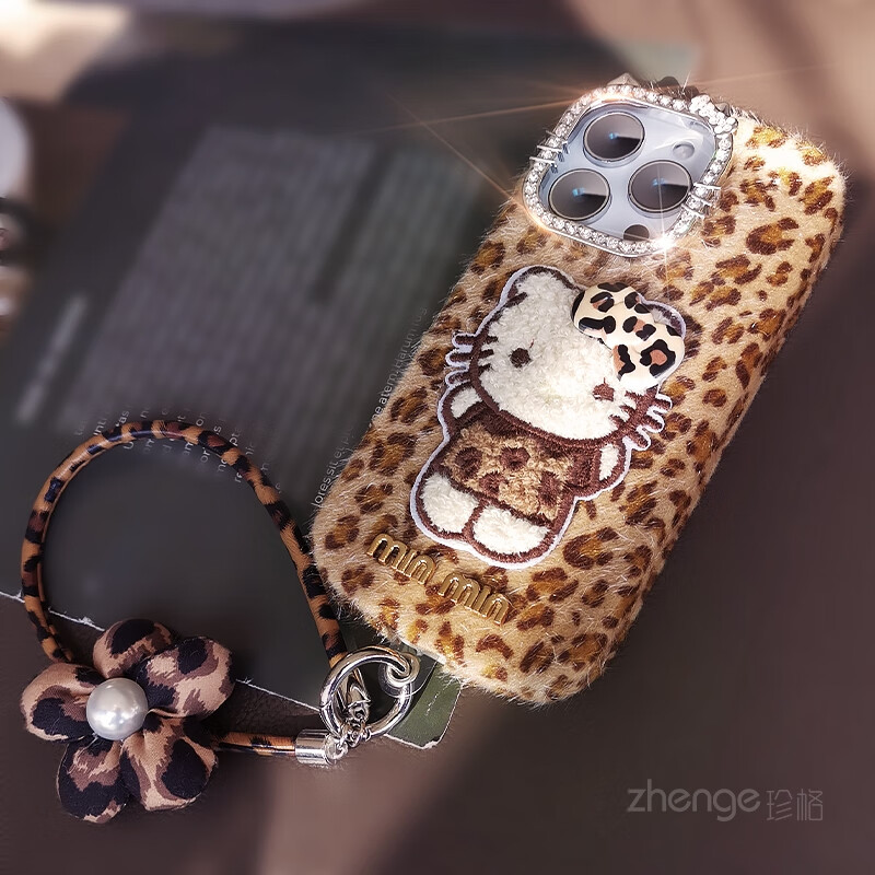 欣珠可爱猫豹纹毛绒手机壳女款适用于苹果15iphone16Promax全包防摔IP15plus带手腕挂绳卡通保护套时尚 可爱猫豹纹毛绒壳+豹纹手绳 iPhone 16 Pro Max