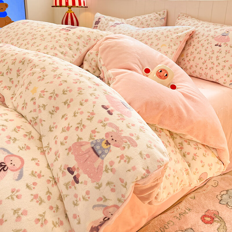 猫人（MiiOW）冬季加厚牛奶绒被套单件150x200x230cm加绒法兰珊瑚绒床单被罩套 莓莓兔【高克重牛奶绒加倍保暖】 1.8m床笠款四件套【适合200*230cm被芯】