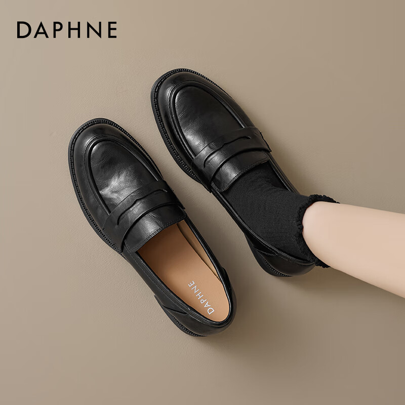 达芙妮英伦风黑色乐福鞋女春季2026新款粗中跟软底通勤一脚蹬单鞋小皮鞋