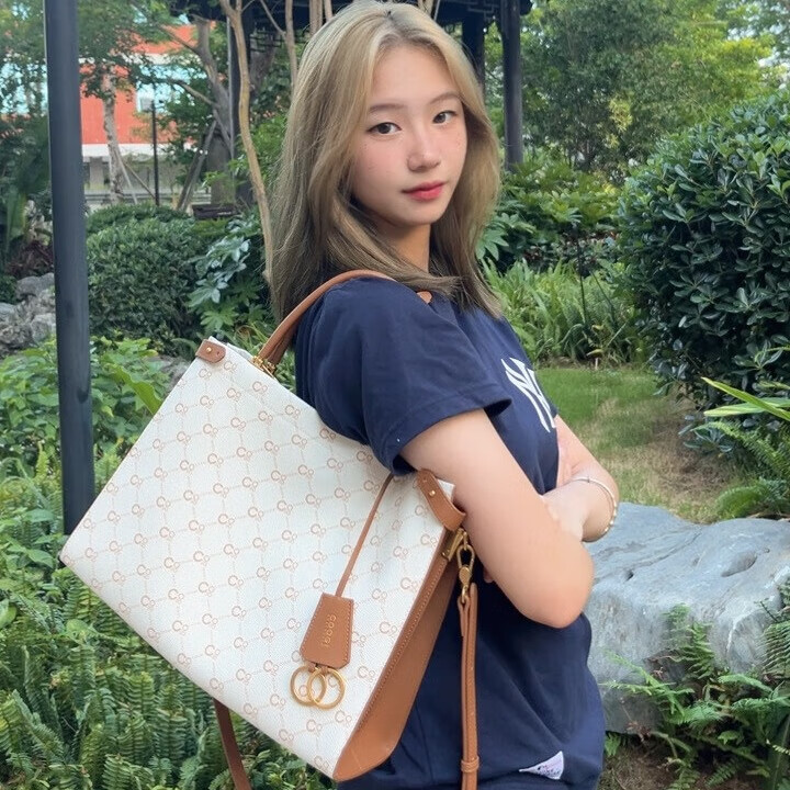 COOGI包包女包奢侈品2026新款单肩斜挎包托特包情人节礼物送女友老婆 米白 35*26*13cm