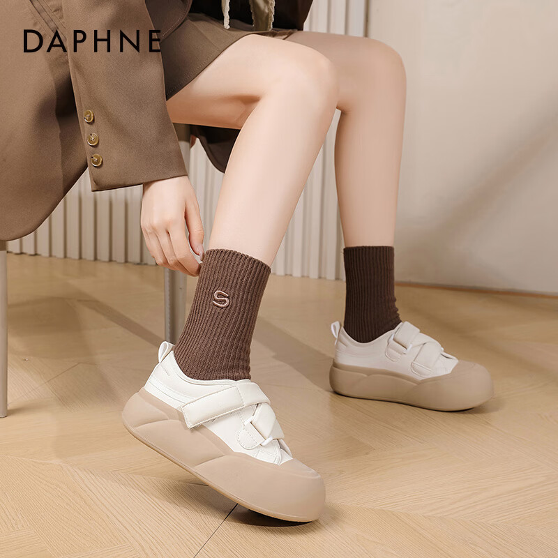 达芙妮厚底小白鞋女2025秋冬新款女鞋软萌大头鞋子女增高百搭板鞋ZJ 米杏色【魔术贴-跟高4cm】 39