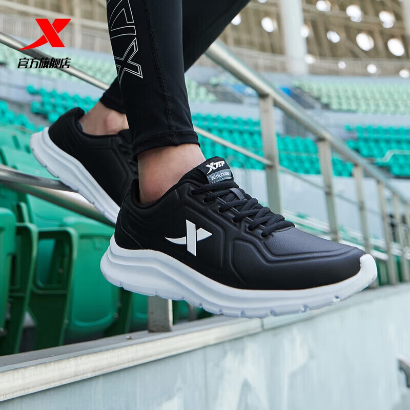特步（XTEP）跑步鞋男秋冬革面防泼水减震回弹运动鞋基础训练跑鞋休闲通勤男鞋 黑【革面防泼水】 41