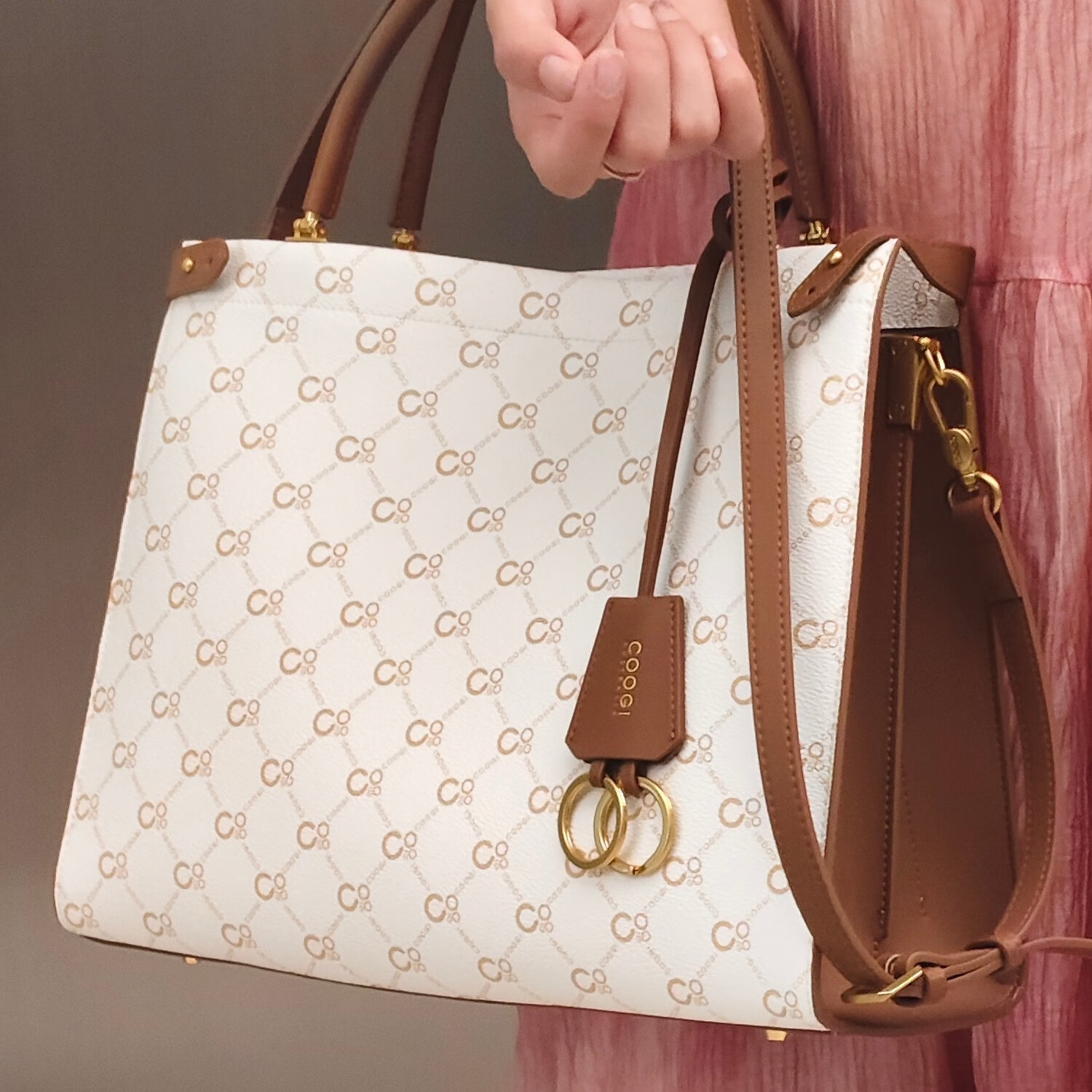 COOGI包包女包奢侈品2026新款单肩斜挎包托特包情人节礼物送女友老婆 米白 35*26*13cm