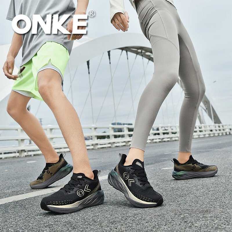 ONKE德国运动鞋女春季新款网面透气情侣跑鞋软底减震运动户外跑步鞋男 铂金 42