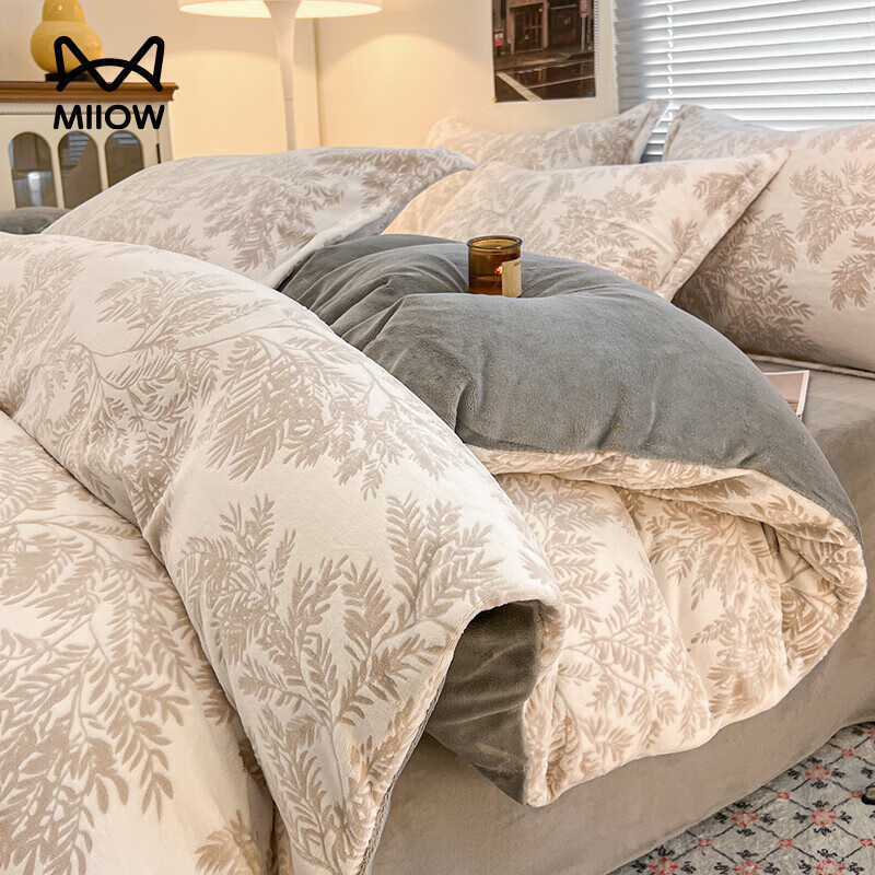 猫人（MiiOW）冬季雕花加厚牛奶绒被套单件150x200单独珊瑚法兰绒加绒被罩 乐枝米灰【加密牛奶绒 蓄热保暖不易掉毛】 2.0m床单四件套-适合220x240cm被芯