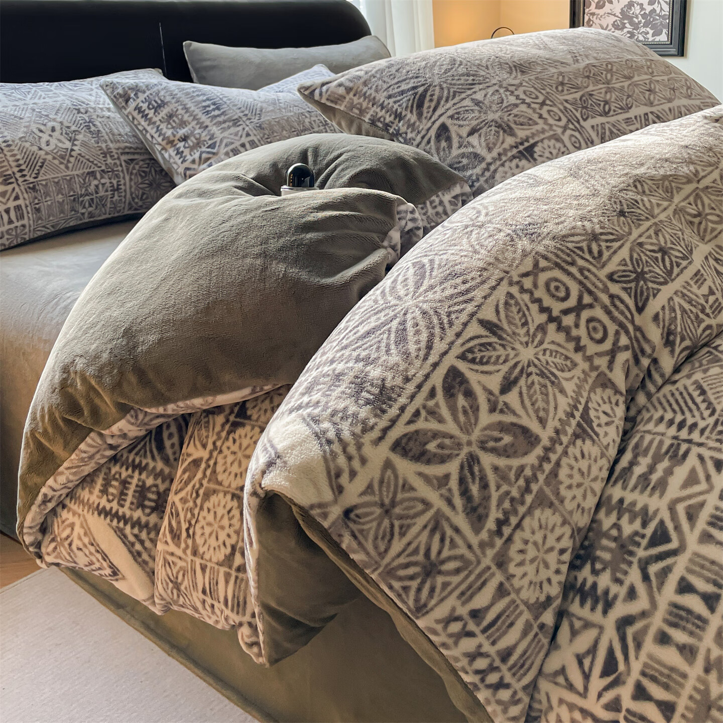 VJE小清新牛奶绒床上四件套冬季加绒抗静电床单被套珊瑚绒学生三件套 布洛格-中灰 三件套1.2m 床单款 （被套150*200cm）