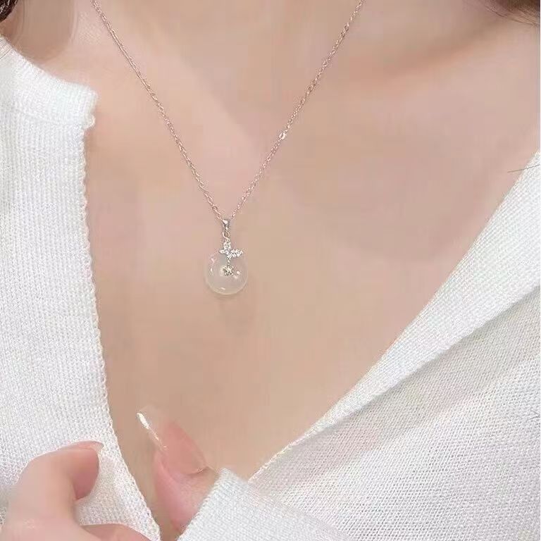纯银999玉髓蝴蝶平安扣项链锁骨链轻奢感纪念礼物送女友 白玉髓平安扣项链 s999