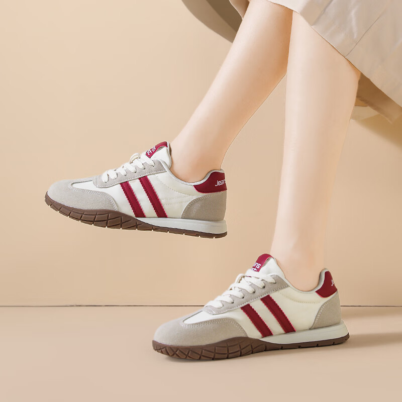 真维斯（Jeanswest）德训鞋女2025秋季新款经典休闲柔软舒适百搭学生板鞋 米红 40