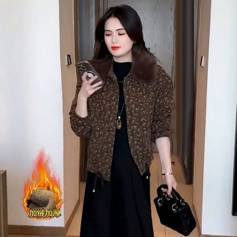 2025加绒加厚印花短外套女士冬季新款小个子长袖夹克中老年女棉服 咖色【加绒加厚】 4XL 【建议155-165斤】