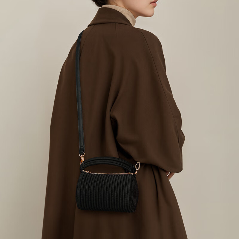 ONIMALS波士顿包女式2025新款款枕头包斜挎保龄球包手提小包 焦糖色