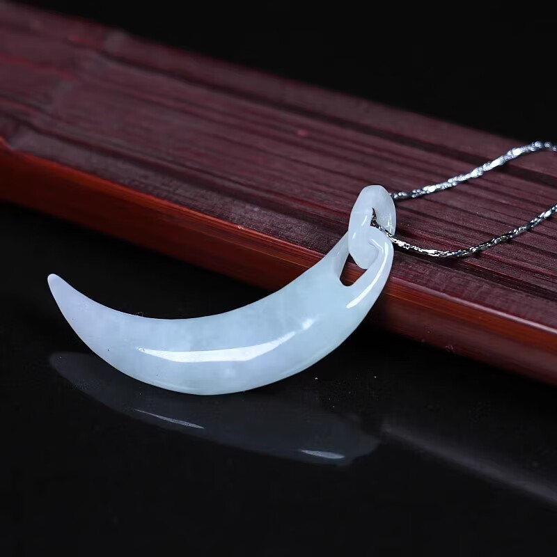 湦水饰阁玉石翡翠a货狼牙项链吊坠女士款月牙玉坠首饰挂件附证书