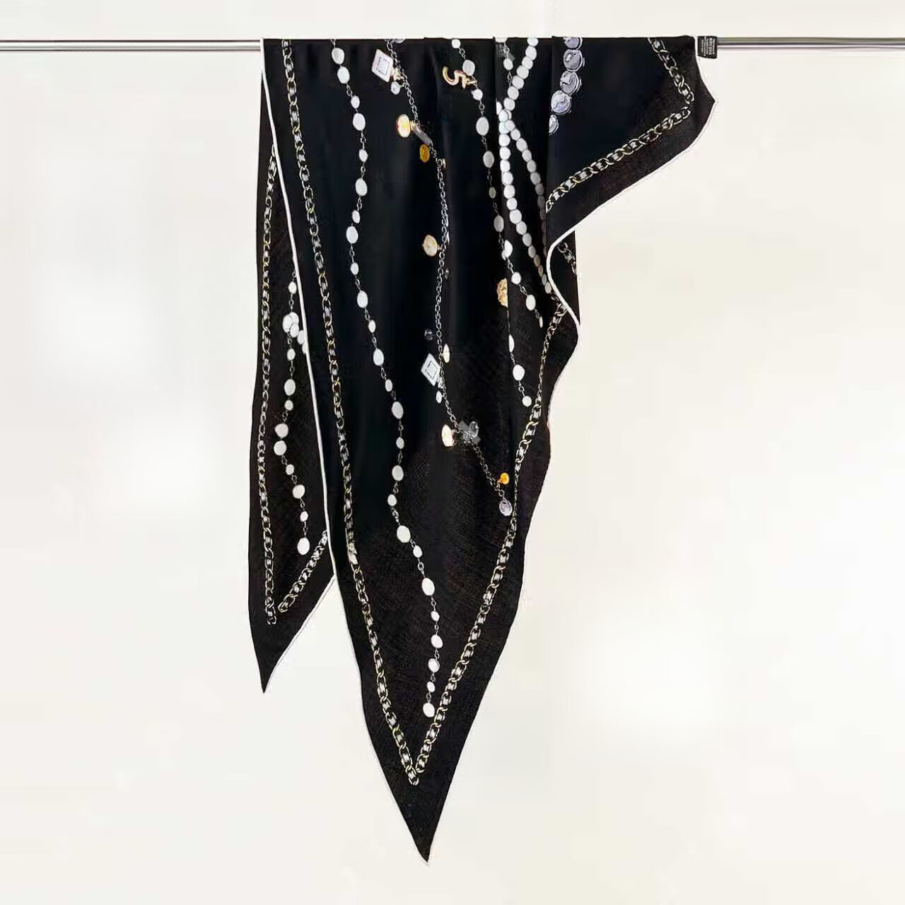 BGUG【珠宝魅力】重磅真丝绵羊毛围巾披肩知性优雅加长三角巾时尚百搭 黑色珠宝星链【礼盒精装】