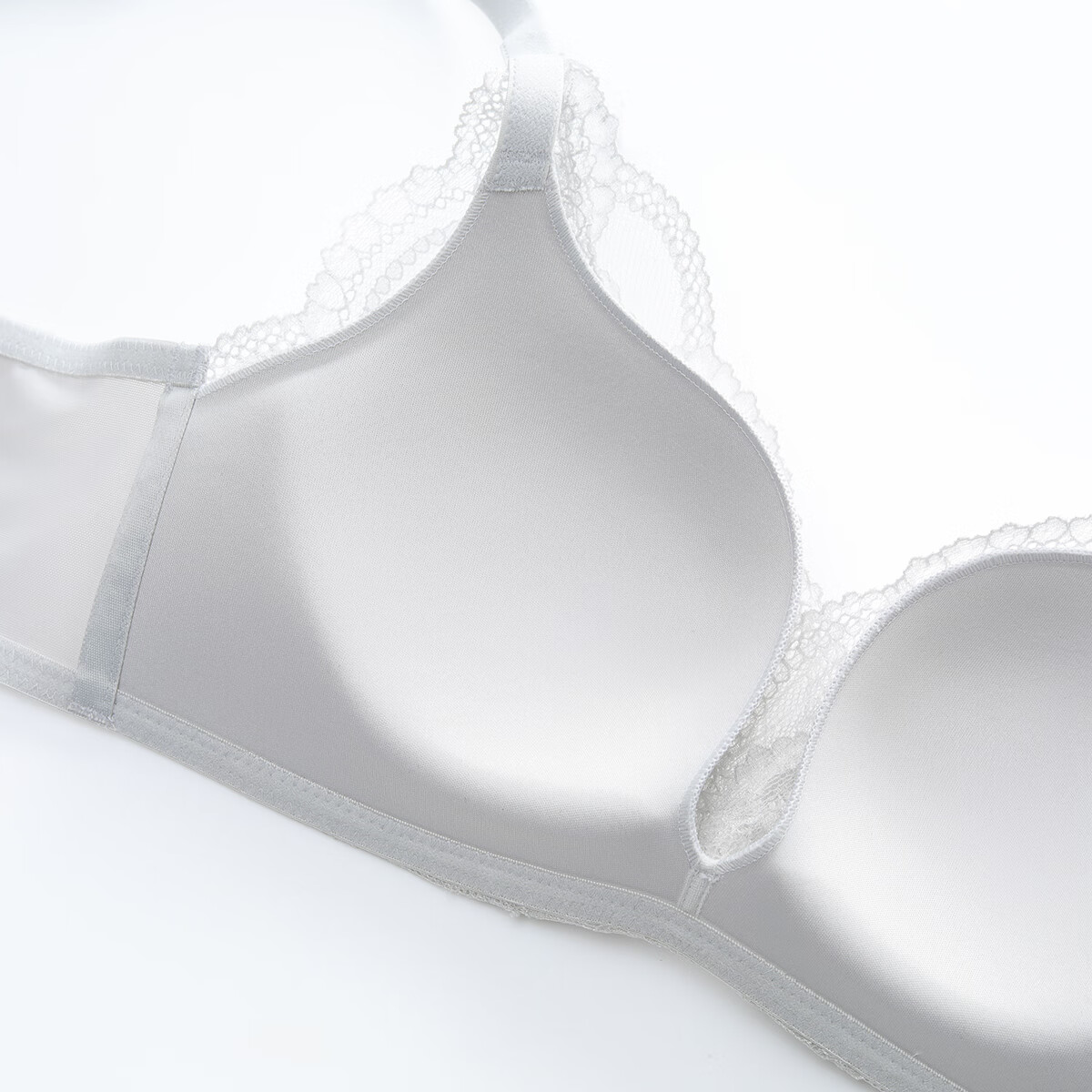 安莉芳【花园蕾丝舒挺杯】上薄下厚小胸聚拢内衣无钢圈显大文胸节日礼物 雨后朝雾 LGY 文胸 75B