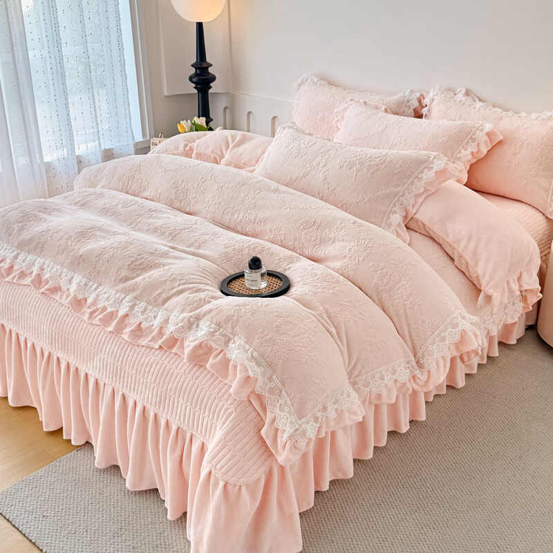 VJEA类高克重牛奶绒四件套花边款公主风雕花绒床单床盖被套珊瑚绒 苏枚雅【玉粉】 四件套1.8m 床单款 （被套200*230cm）