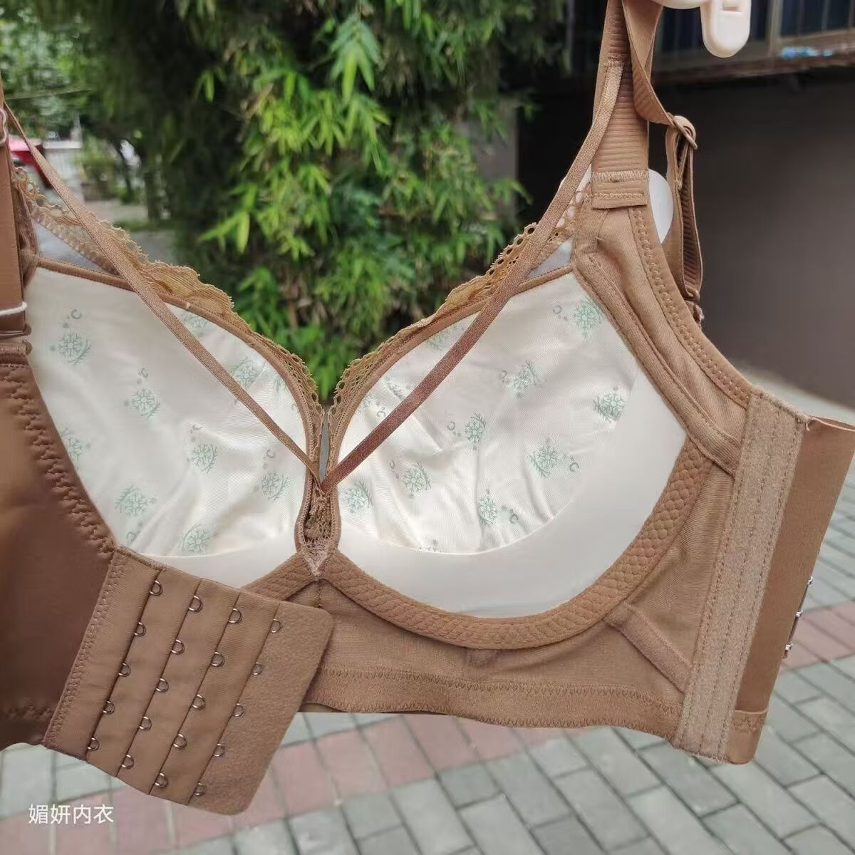 黛思侬（Daisinong）中厚小胸显大内衣女无钢圈聚拢缎面收副乳防下垂调整型文胸罩 棕绿+黑色 90A 40/90A