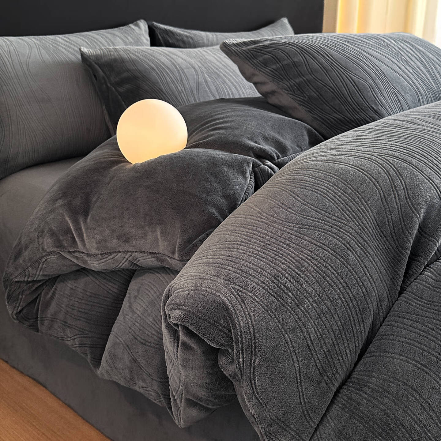 猫人（MiiOW）冬季保暖纯色牛奶绒床上四件套家用单双人加厚床单被套床品三件套 烂花-深灰【保暖舒适】 1.8m 床单款 四件套-200x230cm被套