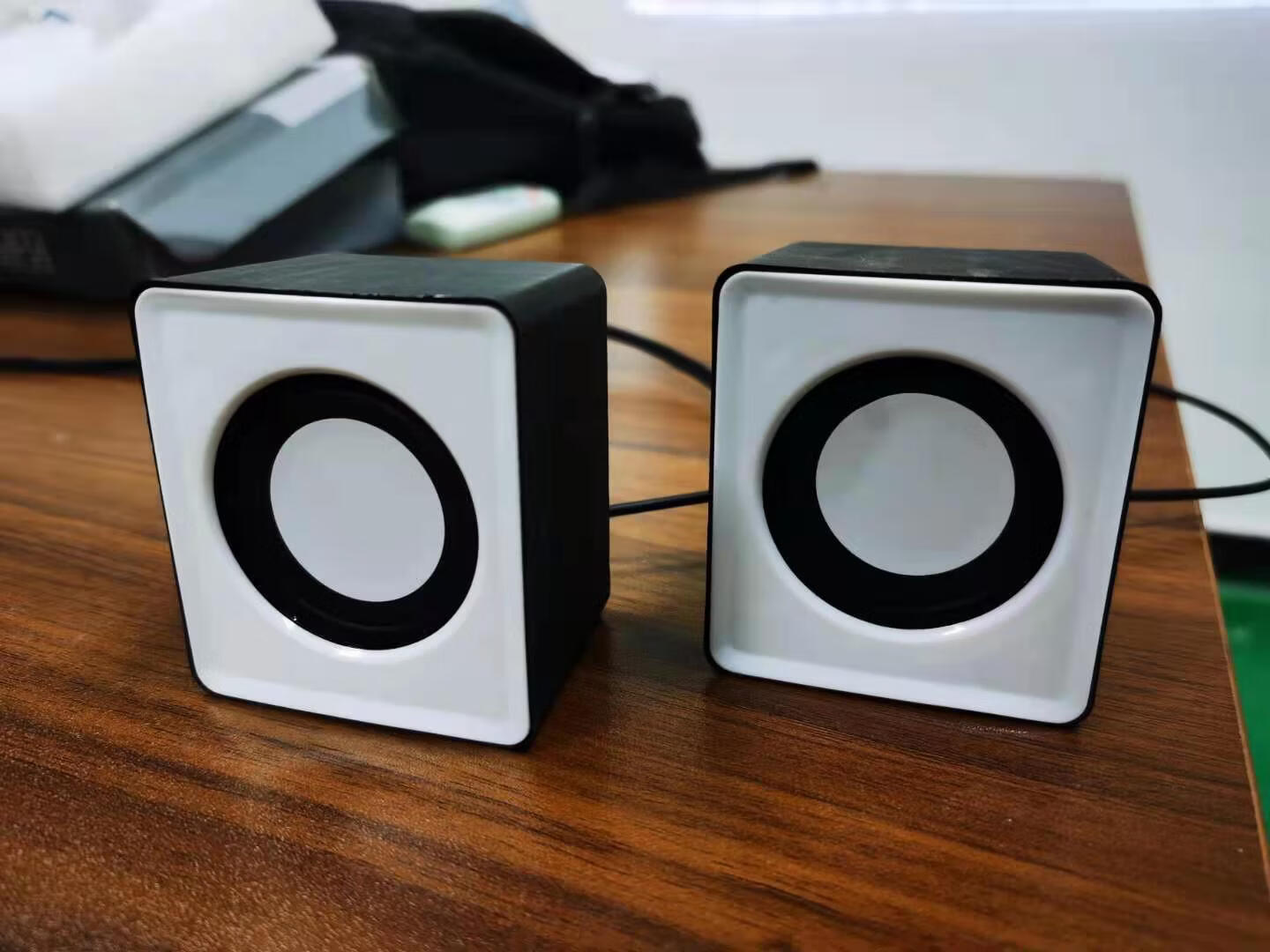 【直发】厂家小音箱办公室台式机笔记本电脑家用迷你有线小音响. 白色