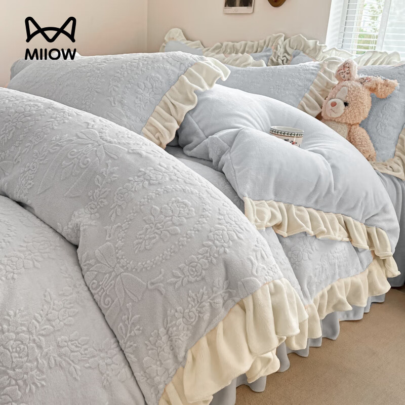 猫人（MiiOW）公主风雕花牛奶绒床上四件套冬季加厚珊瑚绒花边被套床单床笠床品 安娜苏-蓝【加密牛奶绒 蓄热保暖不易掉毛】 床笠款 1.8m床四件套-适合200x230cm被子