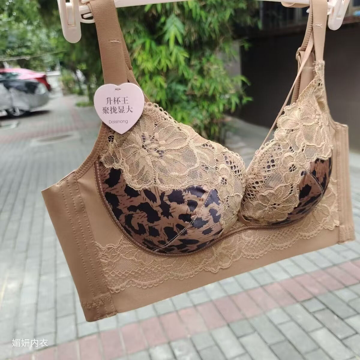 黛思侬（Daisinong）中厚小胸显大内衣女无钢圈聚拢缎面收副乳防下垂调整型文胸罩 棕绿+黑色 90A 40/90A