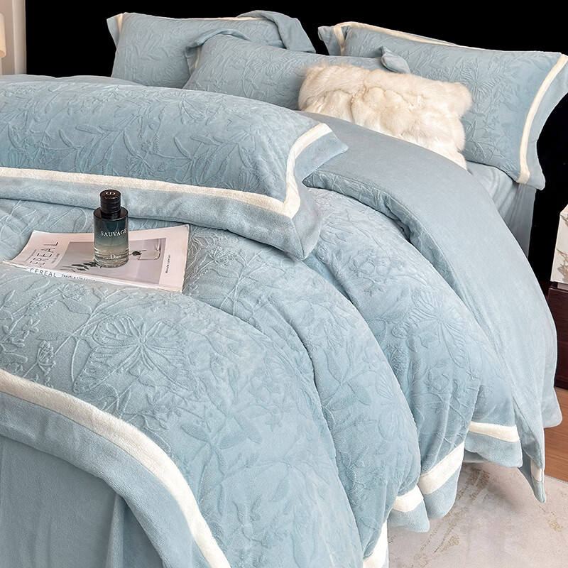 VJE冬季全消光牛奶绒四件套宽边雕花双面绒加绒床单被套高克重床上 梦蝶-兰 四件套1.5m 床单款 （被套200*230cm）