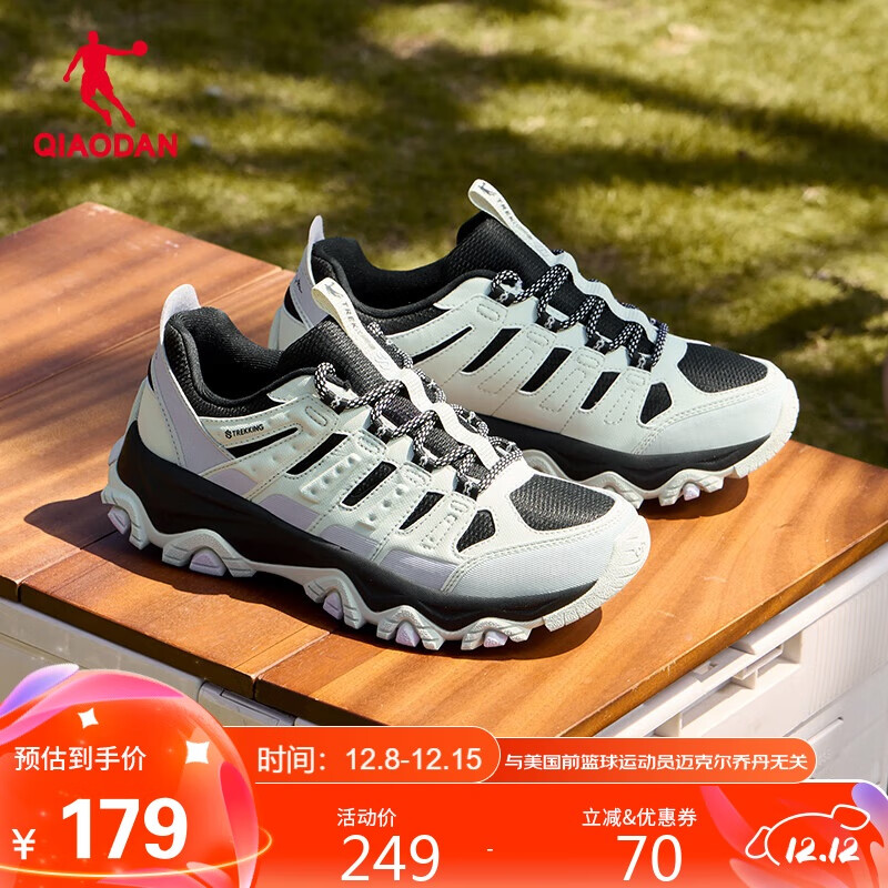 乔丹女鞋户外休闲鞋2024冬季革面防水保暖运动鞋复古老爹鞋跑步鞋子女