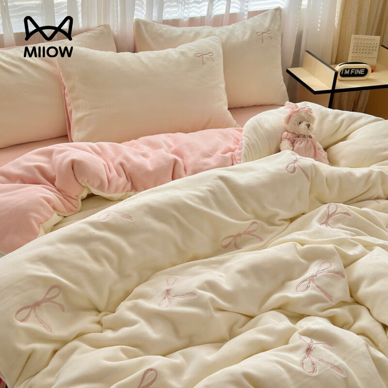 猫人（MiiOW）冬季纯色牛奶绒被套单件150x200冬天法兰珊瑚绒被罩单人加绒被单 奶昔白+粉【双面加密牛奶绒 蓄热保暖】 220x240cm单被套