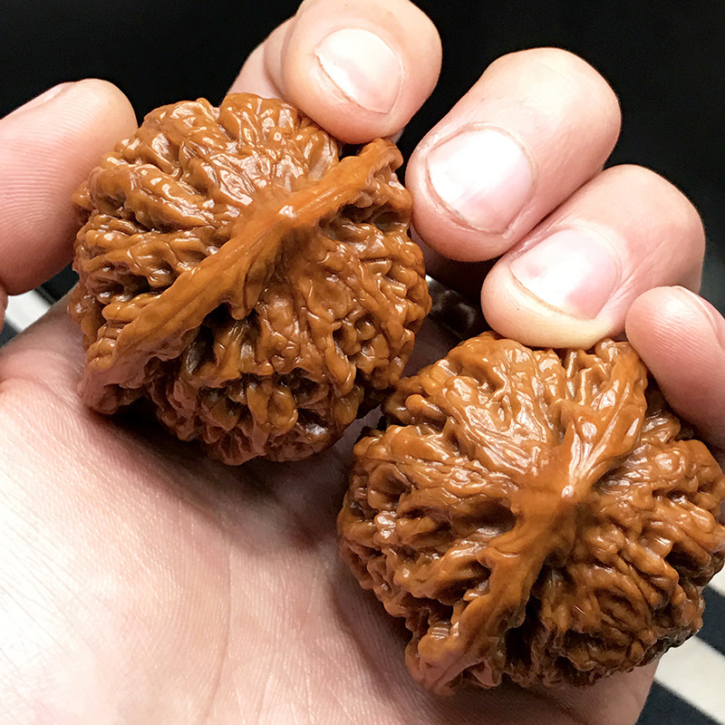 机刷干刷文玩核桃 麒麟纹大官帽核桃手把件 手玩包浆玉化老核桃 图片