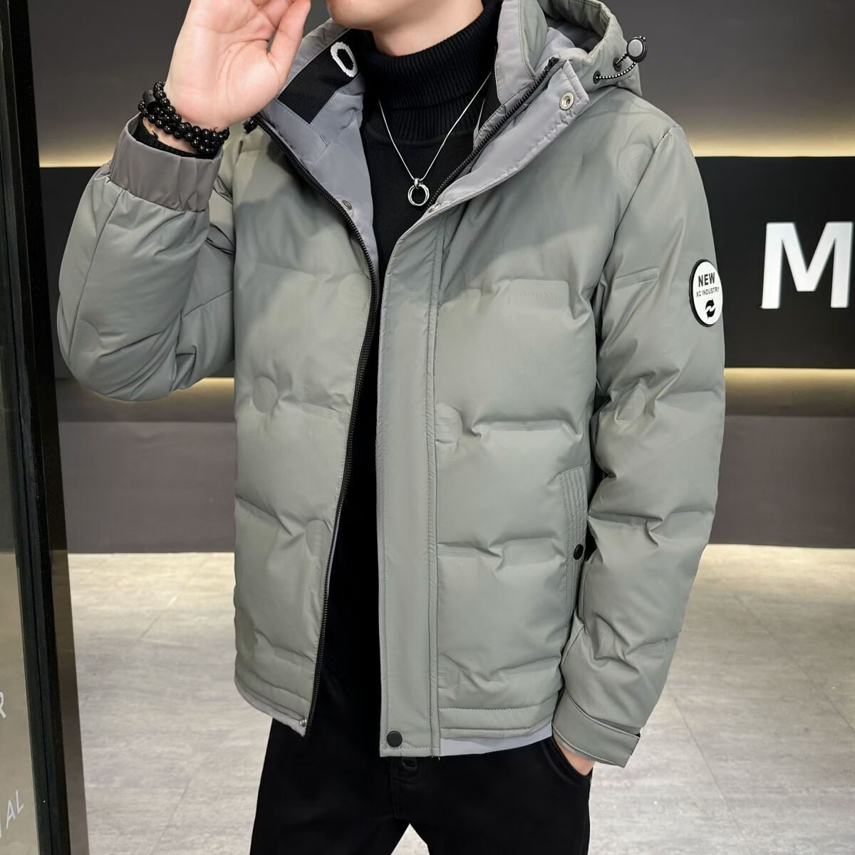 高档羽绒服男士2024新款连帽时尚帅气男青年冬季保暖加厚外套男装 军绿色 均码 4XL170185斤