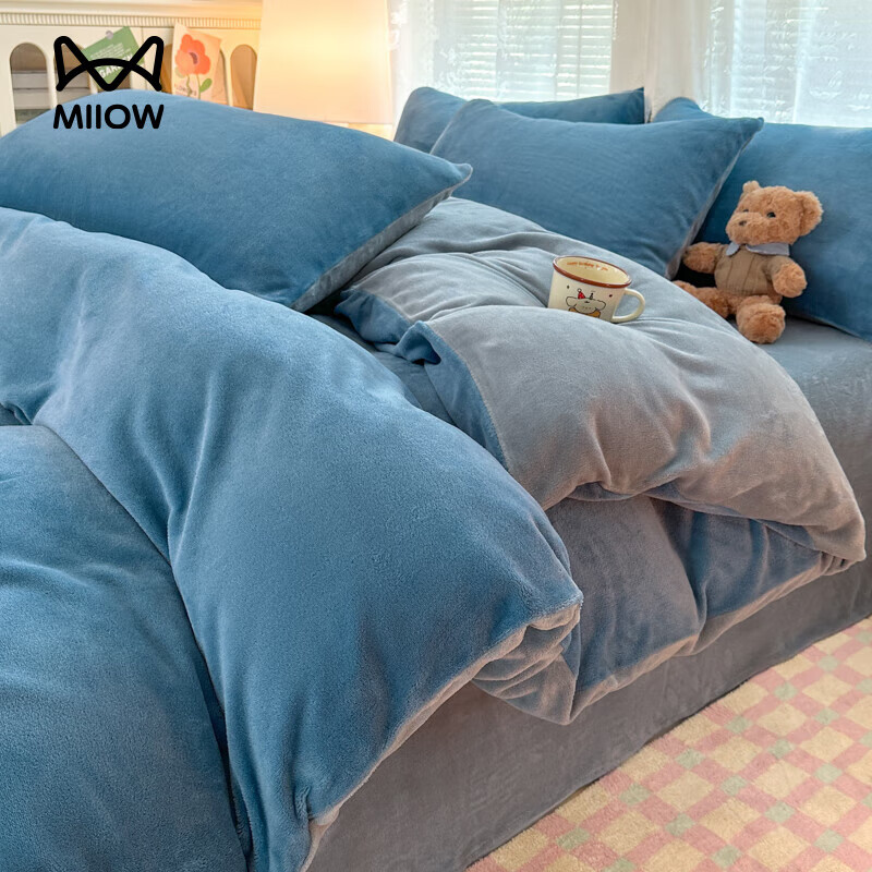猫人（MiiOW）加厚牛奶绒四件套2025新款冬季加绒珊瑚绒床品法兰绒被套床单 宝石蓝+浅灰【高克重牛奶绒 蓄热保暖 不易掉毛】 床笠款 1.8m床四件套-适合200x230cm被子
