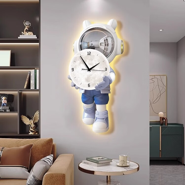 OYKTN2024新款钟表挂钟客厅家用静音挂表发光儿童房宇航员玄关挂墙时钟 捧月宇航员 带灯款 小号 【 电池/无痕钉/粘钩】