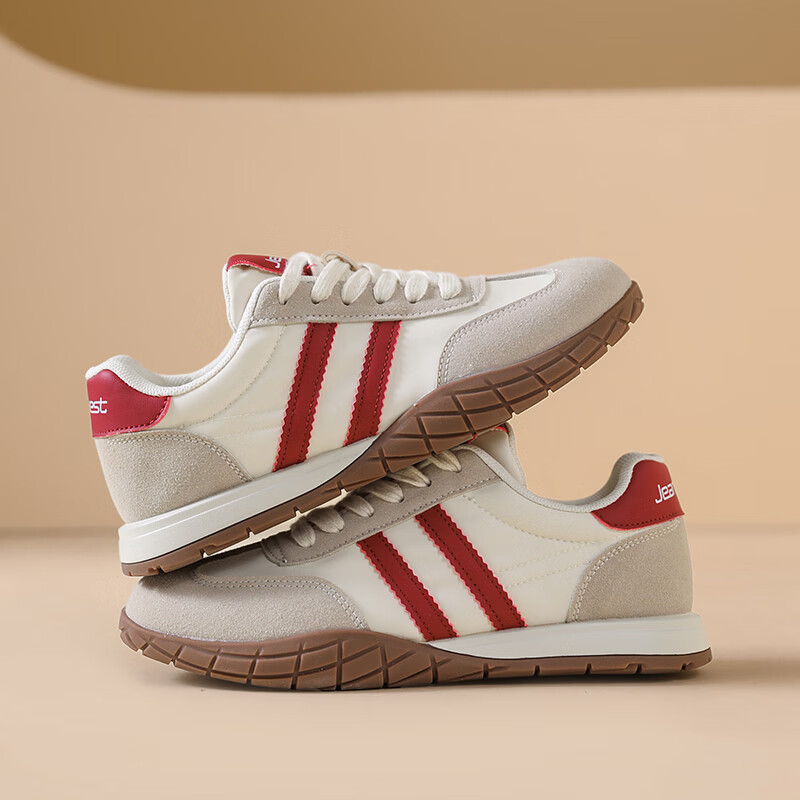 真维斯（Jeanswest）德训鞋女2025秋季新款经典休闲柔软舒适百搭学生板鞋 米红 40