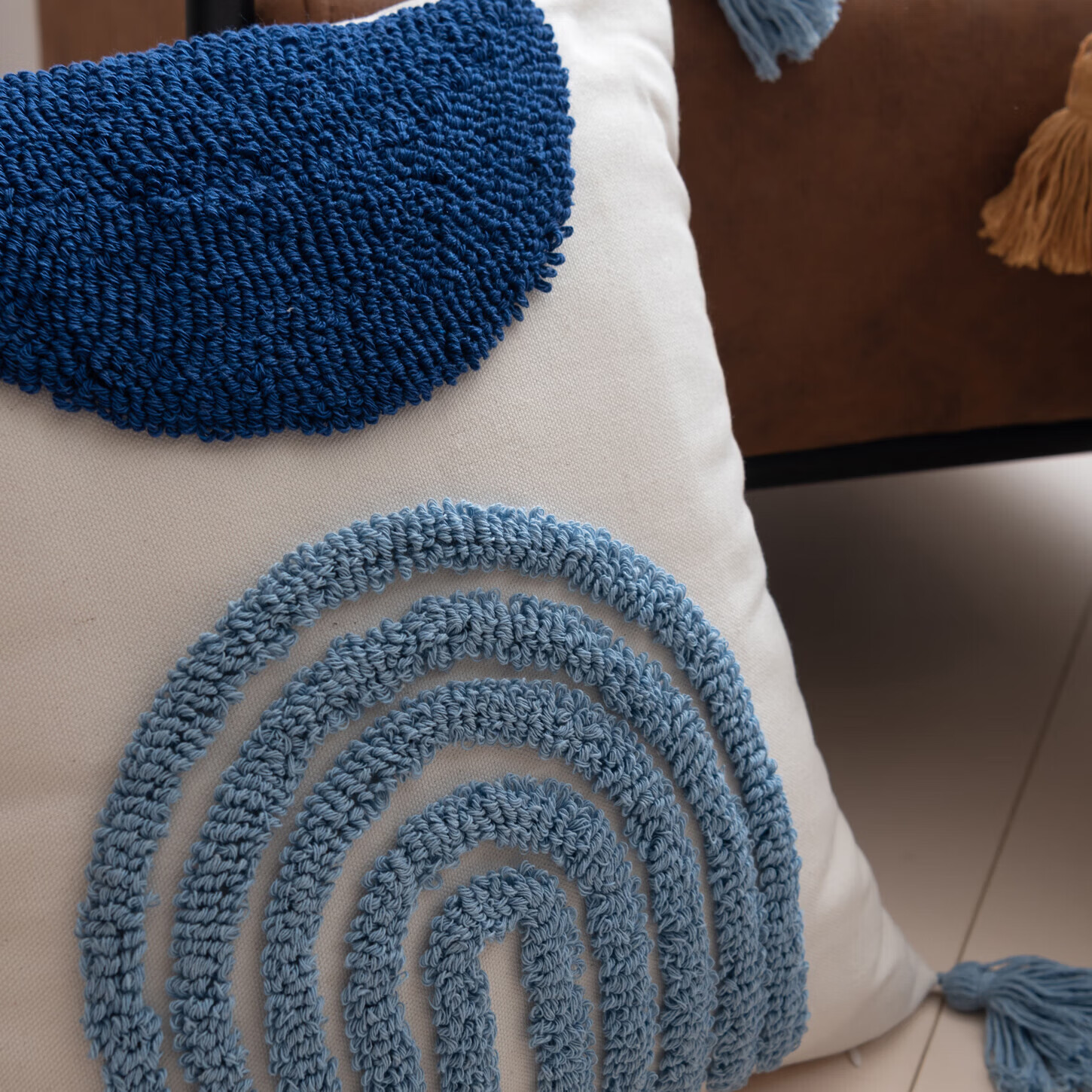 【精选厂家】北欧风绣花抱枕办公室沙发客厅腰枕靠背垫床头靠枕汽 蓝【北欧绣花流苏抱枕】 45x45cm【单抱枕套】