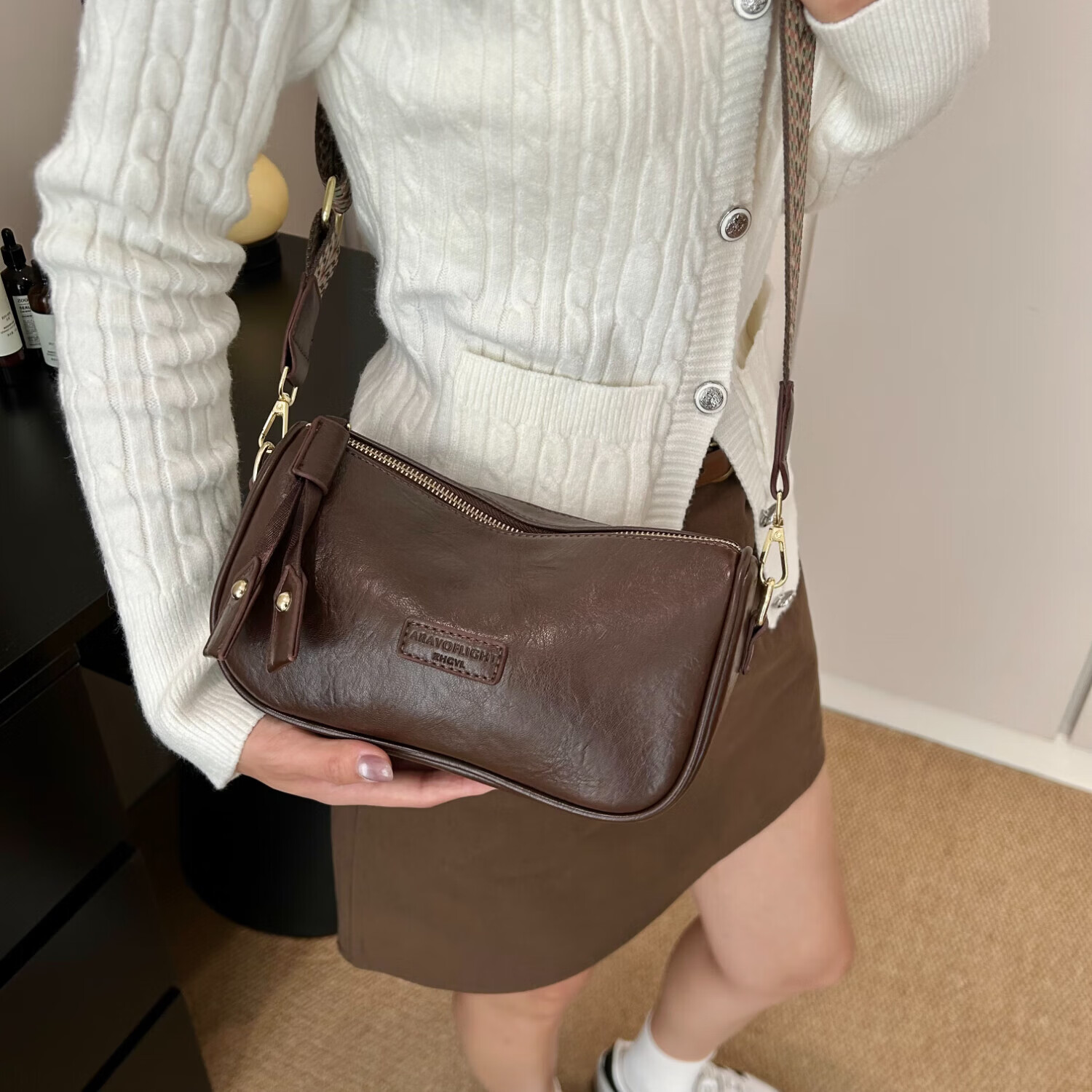 秋冬百搭时尚新款小众宽带斜挎包女复古包CLjn推波士顿枕头包jd 咖色