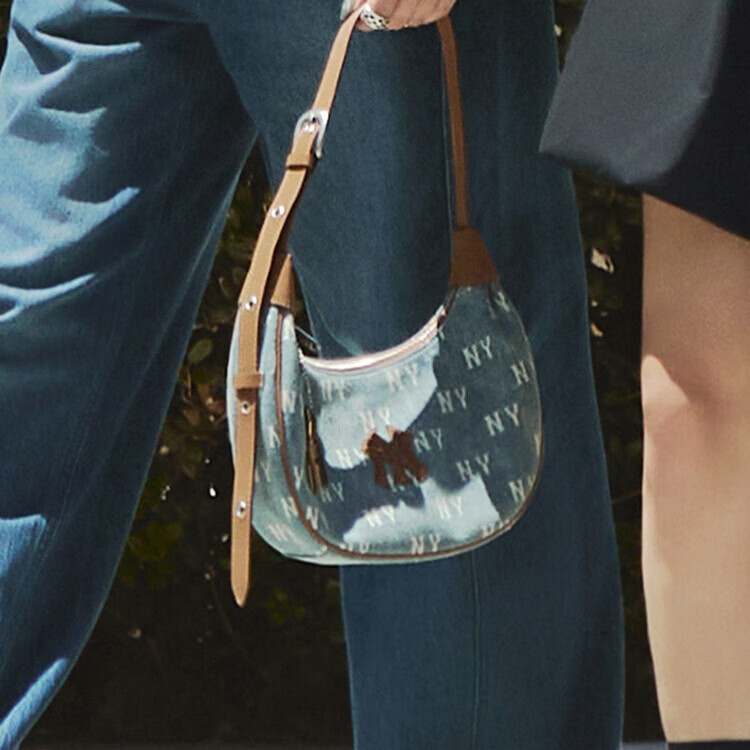 MLB官方男女情侣牛仔老花时尚大LOGO可调节腋下包秋冬新款 浅蓝色水桶包 均码