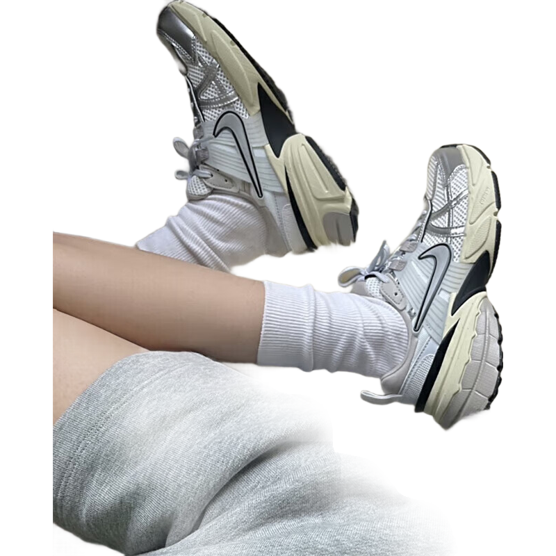 耐克（NIKE）官方女鞋 春季新款运动鞋V2K老爹鞋复古时尚休闲鞋轻便跑步鞋 FD0736-100 37.5