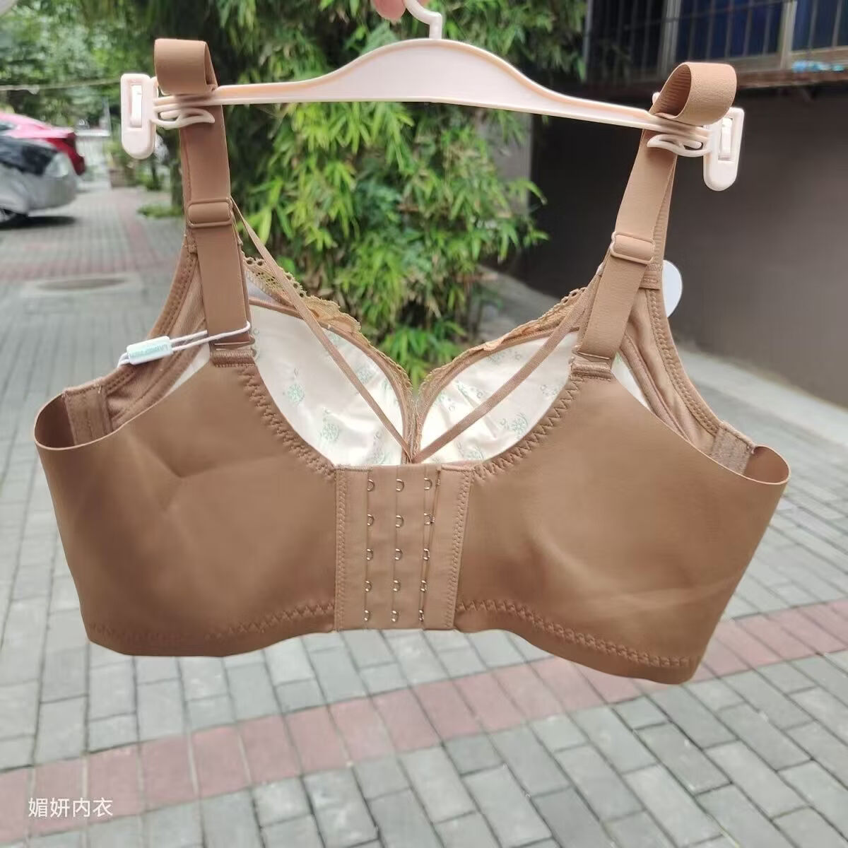 黛思侬（Daisinong）中厚小胸显大内衣女无钢圈聚拢缎面收副乳防下垂调整型文胸罩 棕绿+黑色 90A 40/90A