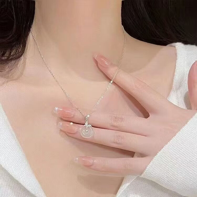 纯银999玉髓蝴蝶平安扣项链锁骨链轻奢感纪念礼物送女友 白玉髓平安扣项链 s999