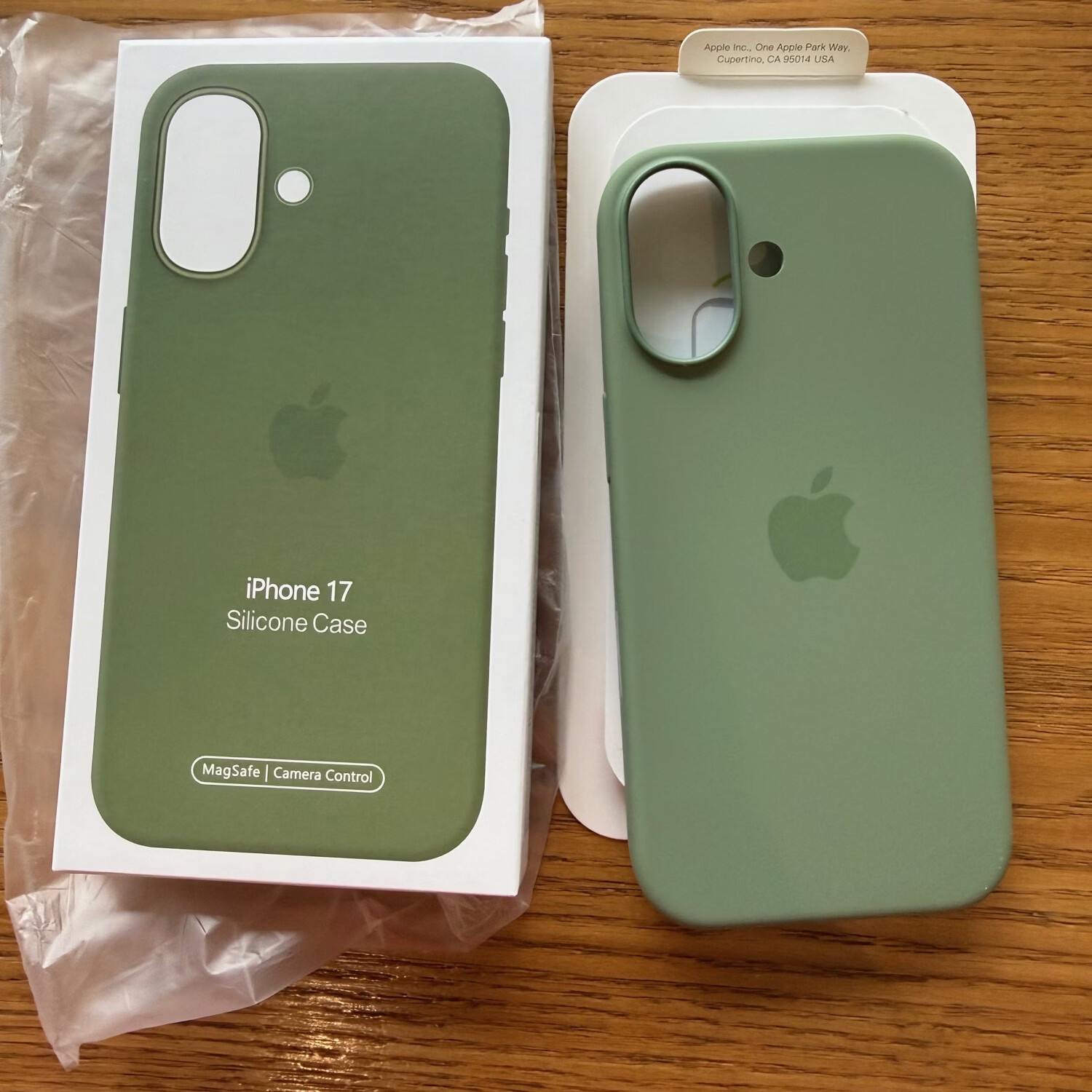 iPhone 17液态硅胶保护壳 磁吸动画按键款（现货速发） 浅苔绿色 17