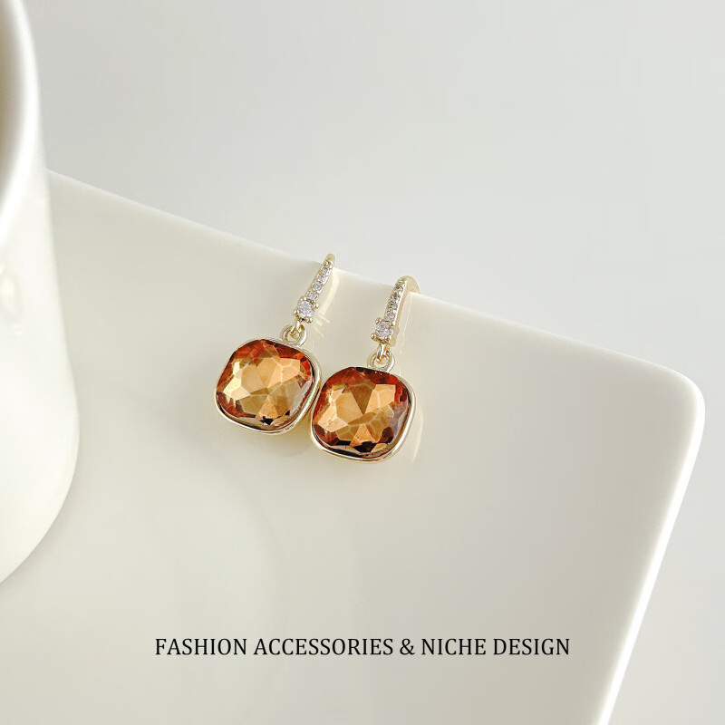 �������θ��������ʯ���ε�׹Ů��׹ʱ��С����Ƹи��Ծ��¸ж��� �����ʯ��׹ 19.9Ԫ