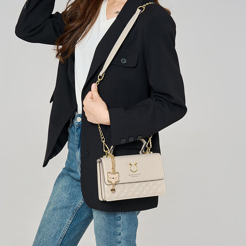纪诗哲（GIEVSZHE）包包女包2026年新款轻奢侈女士单肩斜挎包情人节生日礼物送女友 米白色【2026新款/猫咪挂件】