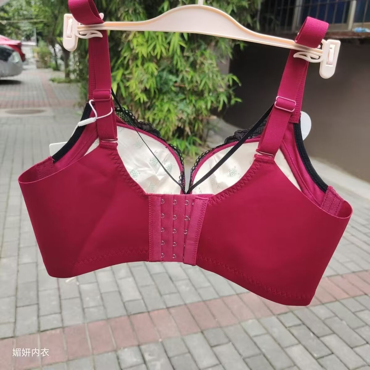 黛思侬（Daisinong）中厚小胸显大内衣女无钢圈聚拢缎面收副乳防下垂调整型文胸罩 棕绿+黑色 90A 40/90A