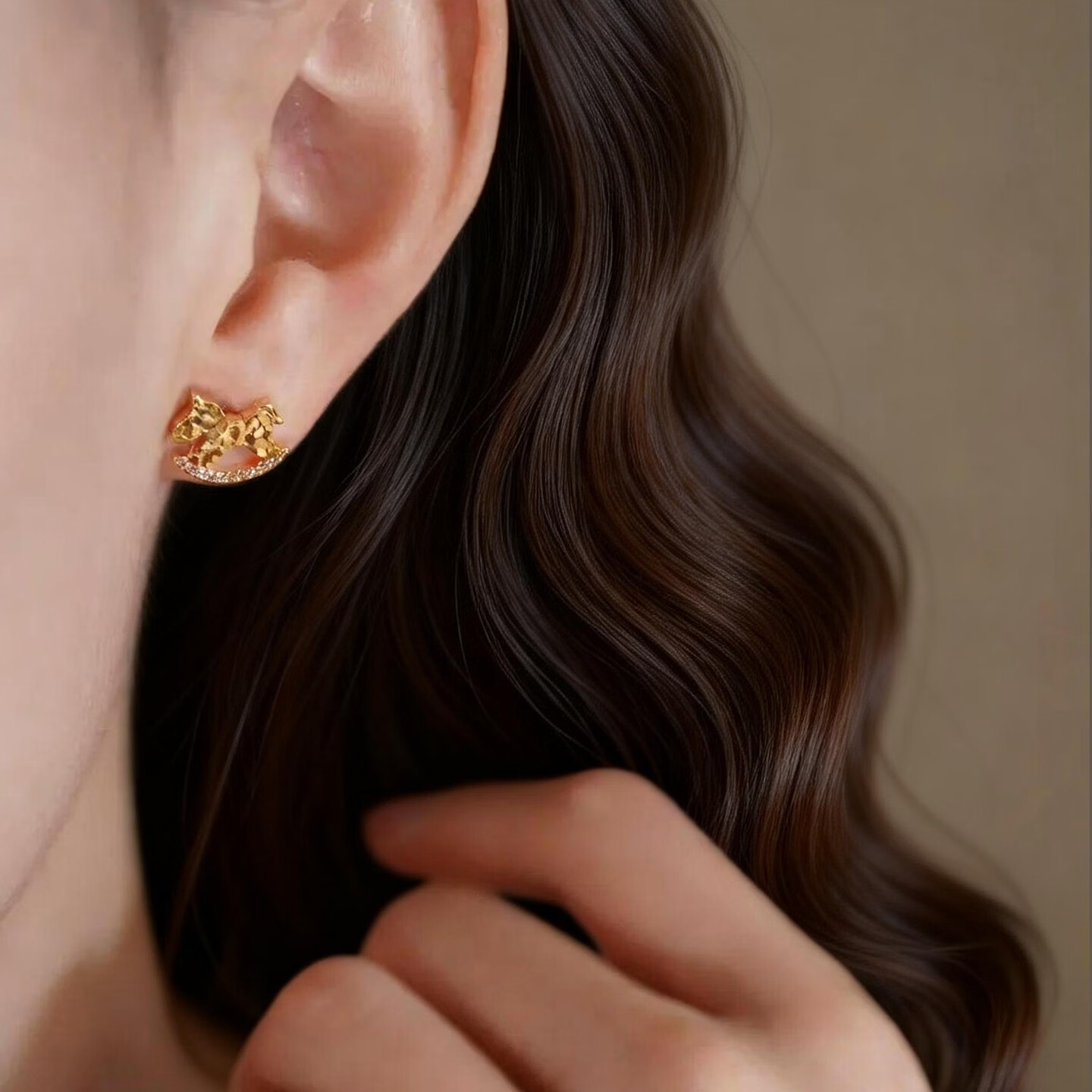 KRISTEN JUDI马年本命年耳饰碎冰冰小马耳钉银针金色耳环女友老婆新年生日礼物 实用生日礼物送女友老婆闺蜜